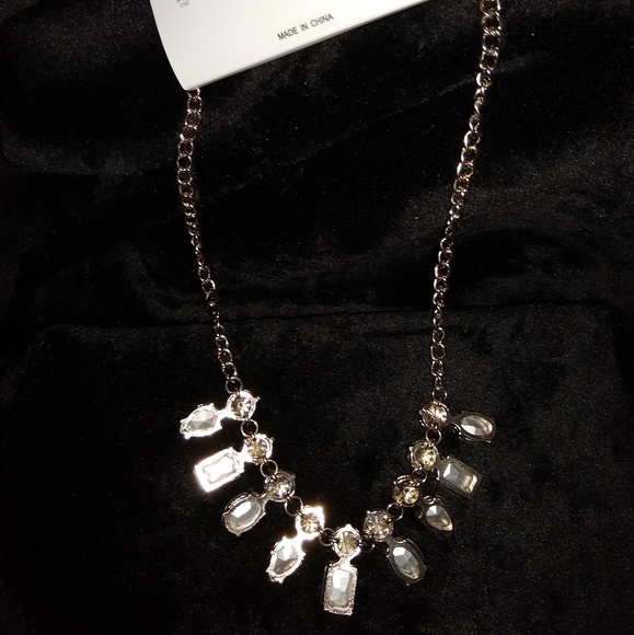 😍 Add a Touch of Sparkle this Holiday Season 😍 - Picture 2 of 3